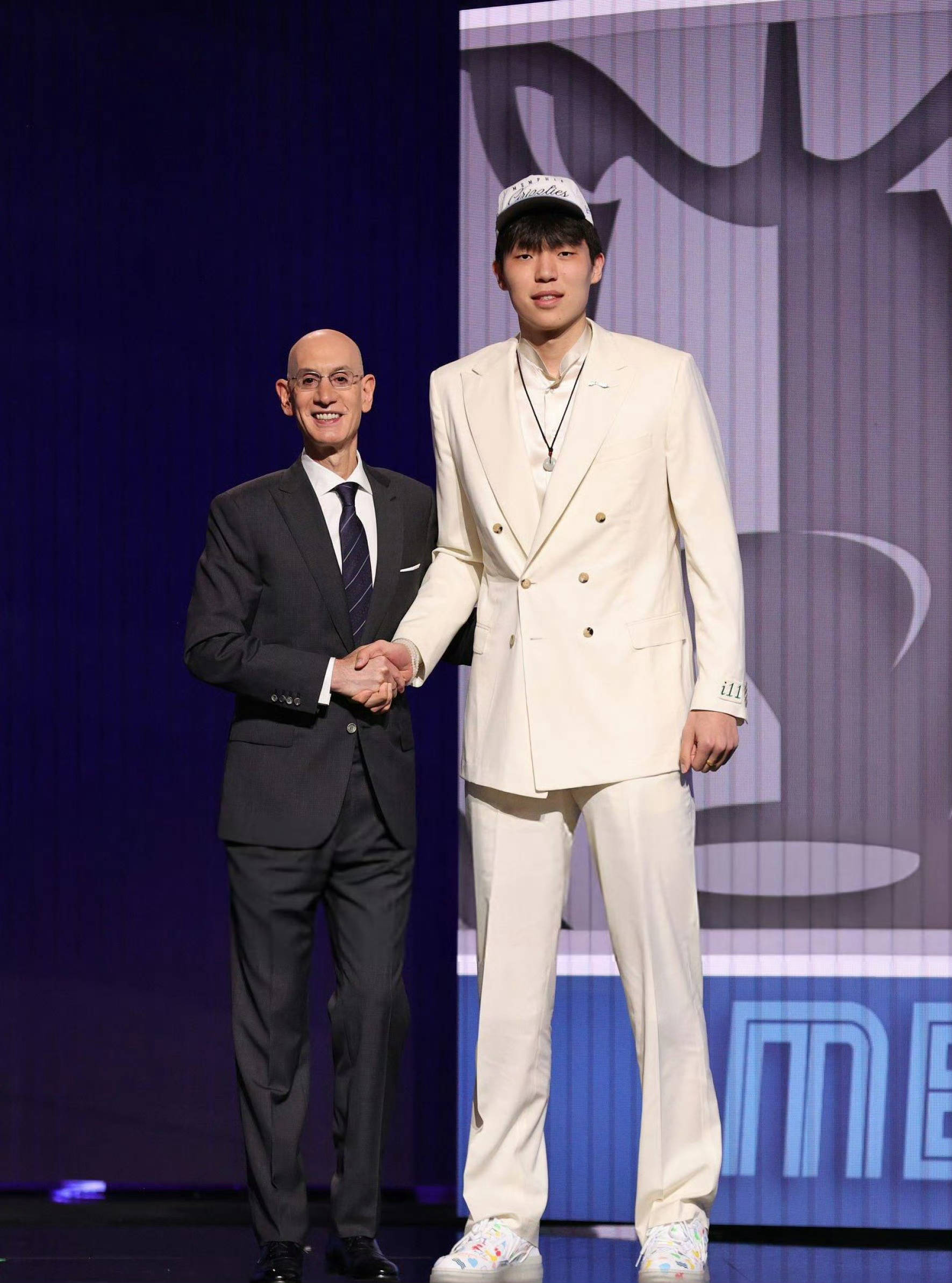 当年姚明都得打斯杯如今杨瀚森也一样(篮球杨瀚森)