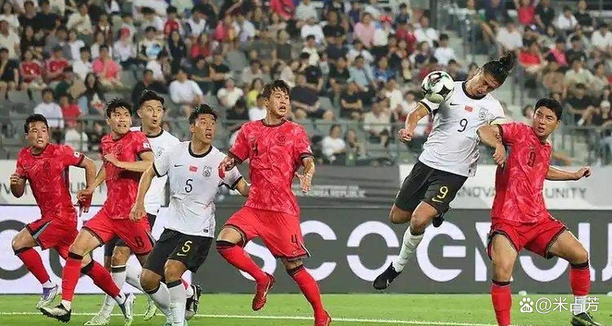 包含国足东亚杯首战出炉！重回双后腰战术，首发11人浮现的词条